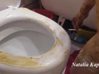 Natalia Kapretti   Confesses Toilet Bowl Love