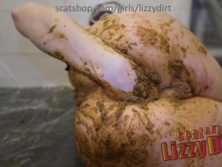 LizzyDirt   Anal Fisting to Push Back a Huge Charge
