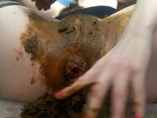Scatlina   Anal Prolapse in Shit