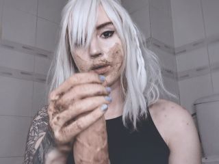 SweetBettyParlour.19.05.05   OMG! What shees doing POOP