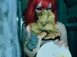 SweetBettyParlour.21.10.18   Rhino disguises itself with shit