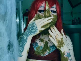 SweetBettyParlour.21.10.18   Rhino disguises itself with shit