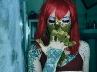 SweetBettyParlour.21.10.18   Rhino disguises itself with shit