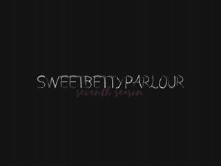 SweetBettyParlour.20.02.18   Big Ass Girl Huge Scat White Sneakers