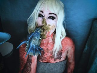 SweetBettyParlour.21.03.31   Scat Witch With Toy