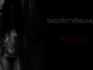 SweetBettyParlour.21.04.16   Big Assed Girl Pushing Hard