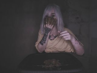 SweetBettyParlour.19.05.18   This ghoul dives into her stinky shit!