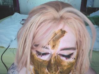 SweetBettyParlour.20.04.26   Shit obsessed girl made a mess