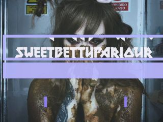 SweetBettyParlour.21.07.01   Do you poop in the shower