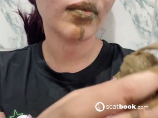 Ele mijou e cagou na minha boca