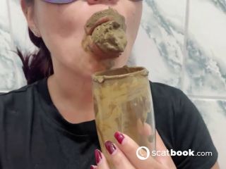 Ele mijou e cagou na minha boca