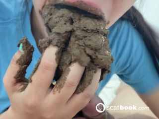 Cagando em cima do meu namorando